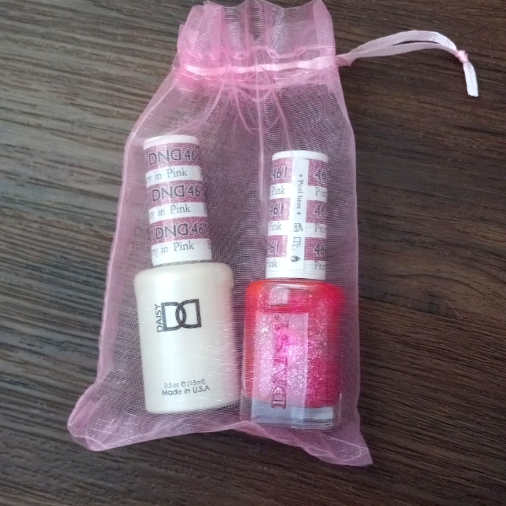 Nail polish in the shade of pretty in pink